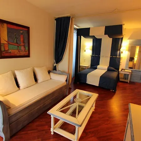 Hotel Moderne Et Pigeon 3*