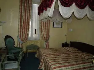 Moderne Et Pigeon Hotel Limoux